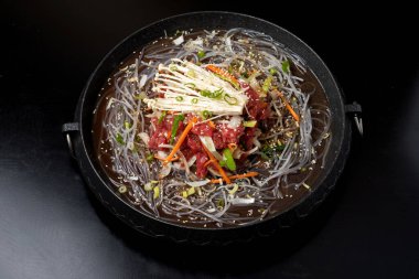 Bulgogi Barbeküsü, geleneksel bir Kore yemeği.