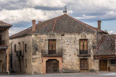 Segovia ilinin Pedraza ilçesinin sokakları (İspanya))