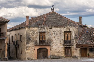 Segovia ilinin Pedraza ilçesinin sokakları (İspanya))