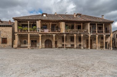 Segovia ilinin Pedraza ilçesinin sokakları (İspanya))