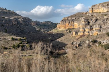 İspanya 'nın en güzel şehirlerinden biri olan Segovia' nın ortaçağ şehri Sepulveda 'nın dış görünüşü.