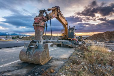 Segovia - Madrid arasındaki otoyolun tamiri İspanya 'da ağır makinelerle Valladolid