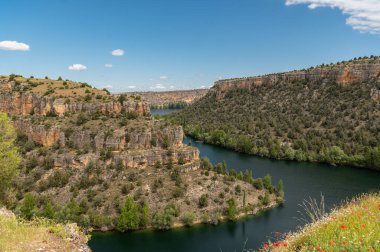Las Hoces del Duraton turistlerin ilgisini çeken bir kanyondur.