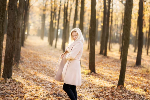 Happy Middle Aged Woman Walking Autumn Park — Stock Photo, Image