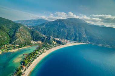 Körfez manzarası ve Agean Denizi 'nin körfezi kuş bakışı. Hindi. Oludeniz