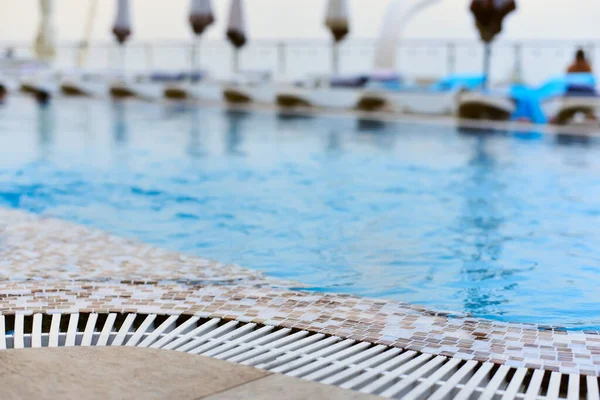 Piscina Deserta Dia Nublado — Fotografia de Stock