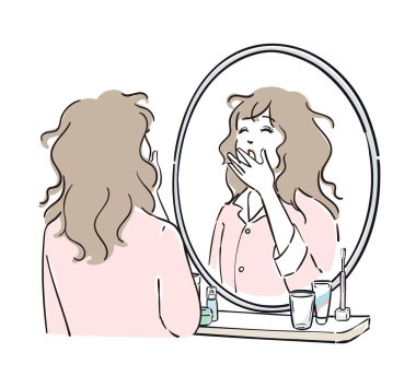 Pijamalı bir kadın aynanın önünde esniyor.