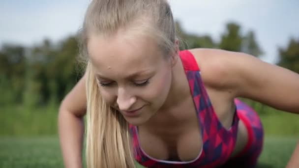 Sporty fit woman exercising by doing push-ups — Stock Video
