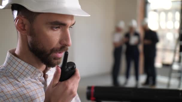 Portrait of architect talking walkie-talkie indoor — Αρχείο Βίντεο