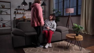 Özürlü bir anneye sarılmak, engelli bir çocuğa sarılmak.