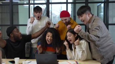 Mutlu işçiler hisse senedi fiyatlarındaki artıştan memnun