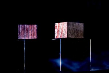 Parfüm duman, siyah zemin üzerine kavanoz