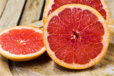 Greyfurt ahşap bir gemide kesmek