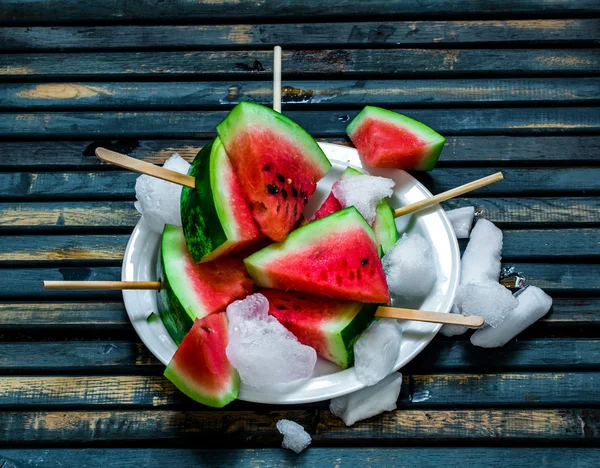 Semangka segar yang lezat. Es krim dengan semangka — Stok Foto