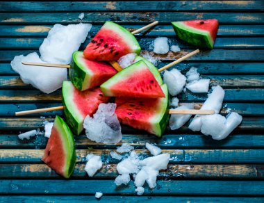 Lezzetli taze karpuz. Karpuz ile dondurma