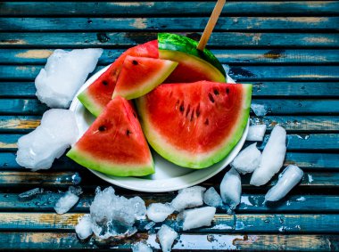 Lezzetli taze karpuz. Karpuz ile dondurma