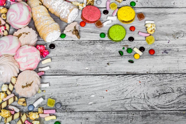 Big beautiful pink box with sweets on wooden background — Stock Photo, Image