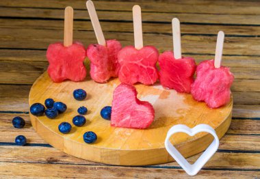 yaban mersini ile lezzetli taze karpuz