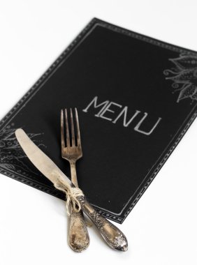 Cafe menü restoran ile beyaz bir arka plan siyah sac üzerinde