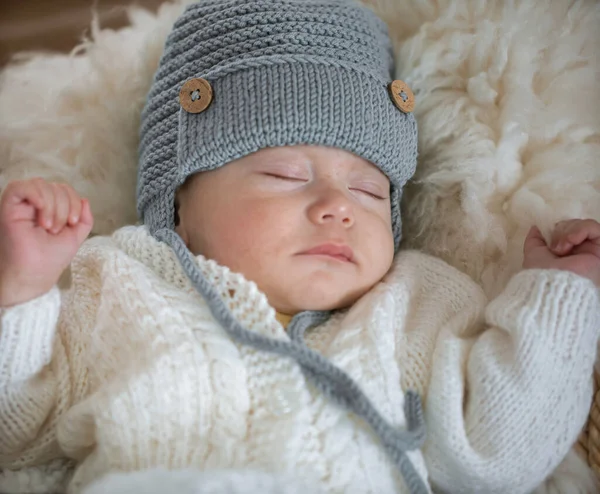 Porträt Eines Schlafenden Babys Warmer Strickmütze Aus Nächster Nähe Babyschlaf — Stockfoto