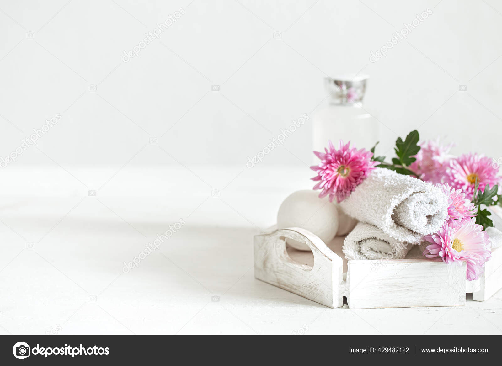 Spa Background Products Personal Hygiene Beauty Pink Flowers Hygiene Body  Stock Photo by ©puhimec 429482122