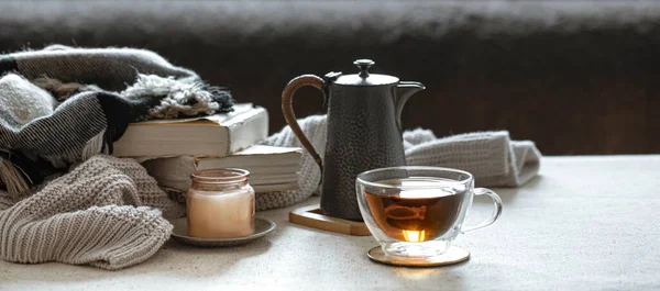 Natura Morta Con Una Tazza Una Teiera Libri Una Candela — Foto Stock