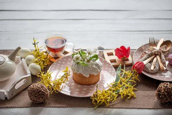 Casa Tavola Apparecchiata Vacanze Pasqua Concetto Una Vacanza Famiglia Arredamento — Foto Stock