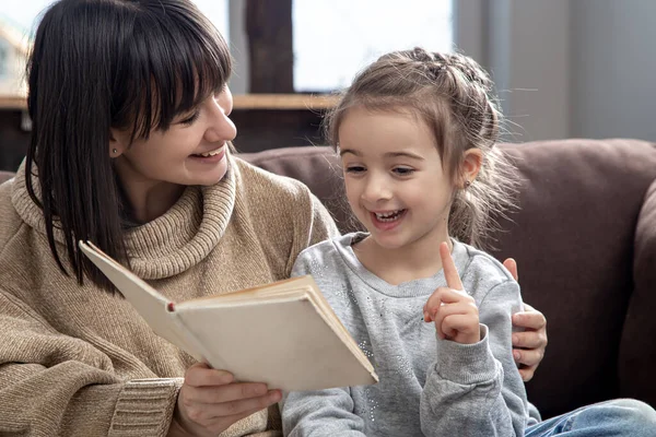 Mom Daughter Spend Time Together Reading Book Concept Children Development — Stock Photo, Image