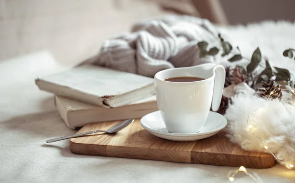 Eine Schöne Tasse Heißgetränk Unter Den Details Der Wohneinrichtung — Stockfoto