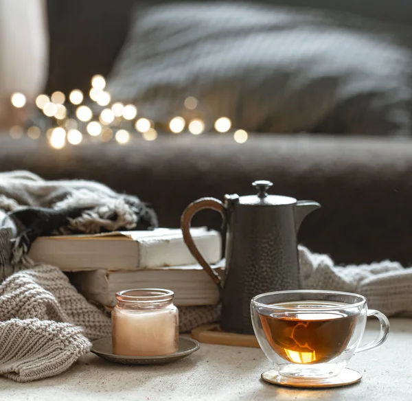 Naturaleza Muerta Con Una Taza Una Tetera Libros Una Vela — Foto de Stock