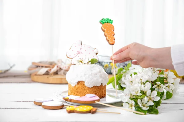 Process Decorating Festive Cake Gingerbread Flowers Concept Preparing Easter Holiday — Stock Photo, Image