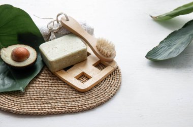 Doğal ve organik vücut bakım ürünleriyle yaşam devam ediyor. Sağlık ve güzellik kavramı.