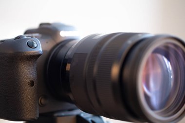 Kameranın bir parçasını odaklı bir düğmeyle kapat.