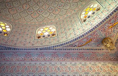 Müslüman camisinde güzel bir tavan, İslami geleneksel süs, yakın plan..