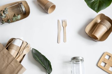 Çevre dostu tek kullanımlık sofra takımı. Gezegeni kurtarma fikri, plastiğin reddedilmesi..