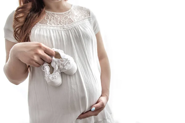 Futura Mamma Shirt Bianca Con Stivaletti Neonato — Foto Stock