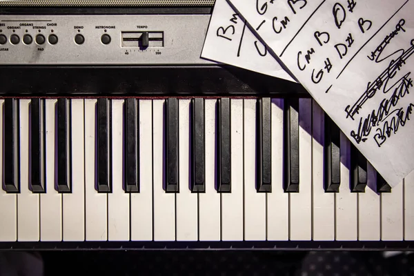 Close Leaflet Handwritten Chords Lies Piano Keys — Stock Photo, Image