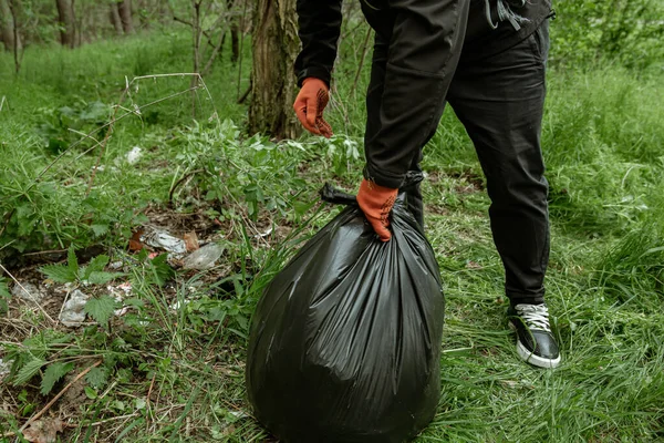 Freiwillige Mit Müllsäcken Unterwegs Die Natur Die Umwelt Reinigen — Stockfoto