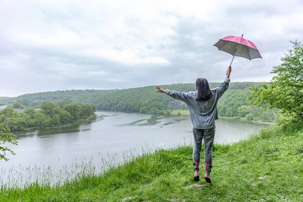 Back View Girl Umbrella Jumping Lake Mountainous Area Rainy Weather — Stock Photo, Image