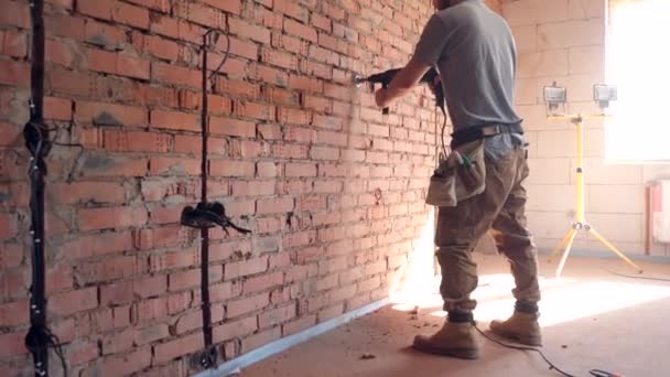 Construction Worker Putting His Safety Gear Helmet Job Site Builder — Stock Video