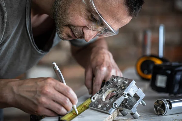 Carpintero Proceso Una Herramienta Profesional Para Perforación Precisión Madera — Foto de Stock