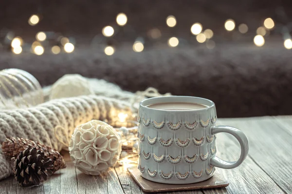 Sfondo Natalizio Con Una Bella Tazza Dettagli Decorativi Uno Sfondo — Foto Stock