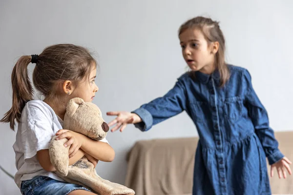 Small Children Quarrel Toys Friends Friendship Problem Quarrel Conflict — Stock Photo, Image