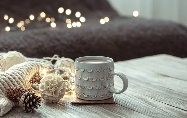 Weihnachten Hintergrund Mit Einer Schönen Tasse Und Dekordetails Auf Einem — Stockfoto