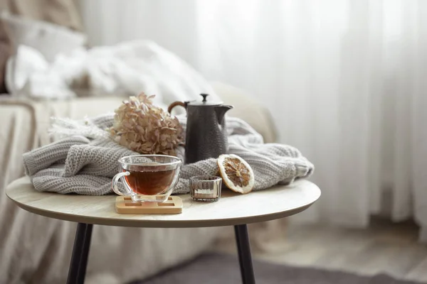 Mysigt Hem Stilleben Med Kopp Och Detaljer Hösten Inredning Suddig — Stockfoto