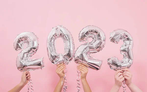 Feliz Año Nuevo 2023 Celebración Globos Lámina Plata Numeral 2023 —  Fotos de Stock