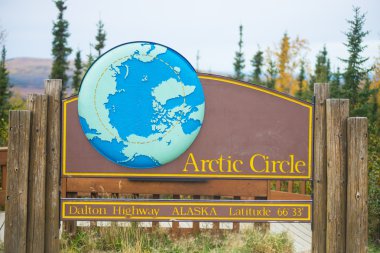 Kuzey Kutup dairesi işareti, Dalton Highway, Alaska Güz
