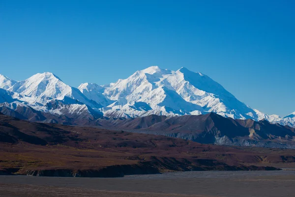 Mount Mckinley snöiga topp, Denali National Park, Alaska, oss — Stockfoto