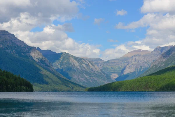 Lago Bowman glaciar parque nacional — Foto de Stock