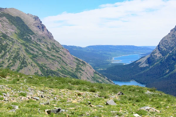 Josephine Lake y Grinell Lake miran desde el glaciar Grinnell — Foto de Stock